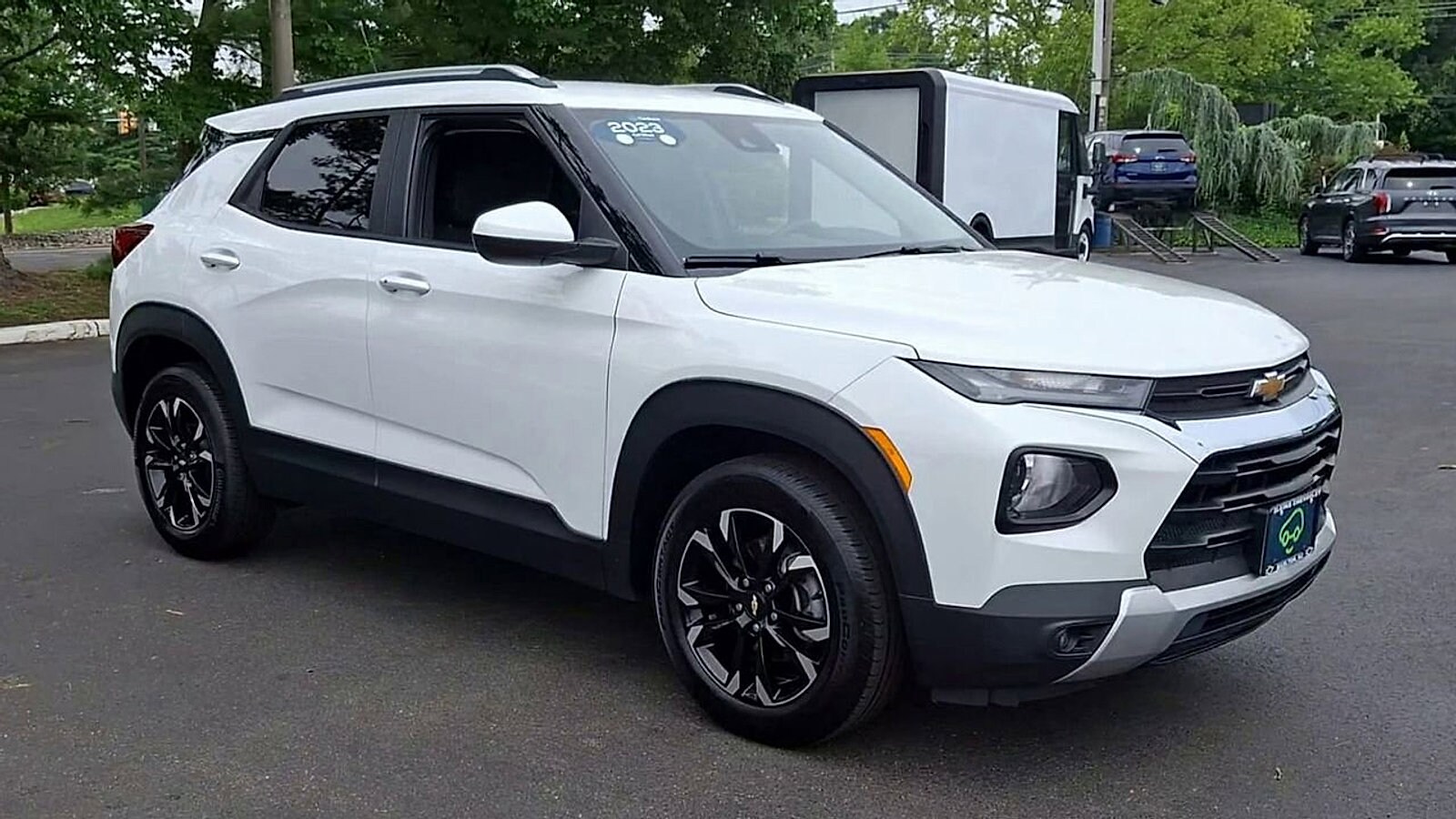 2023 Chevrolet Trailblazer LT photo 2
