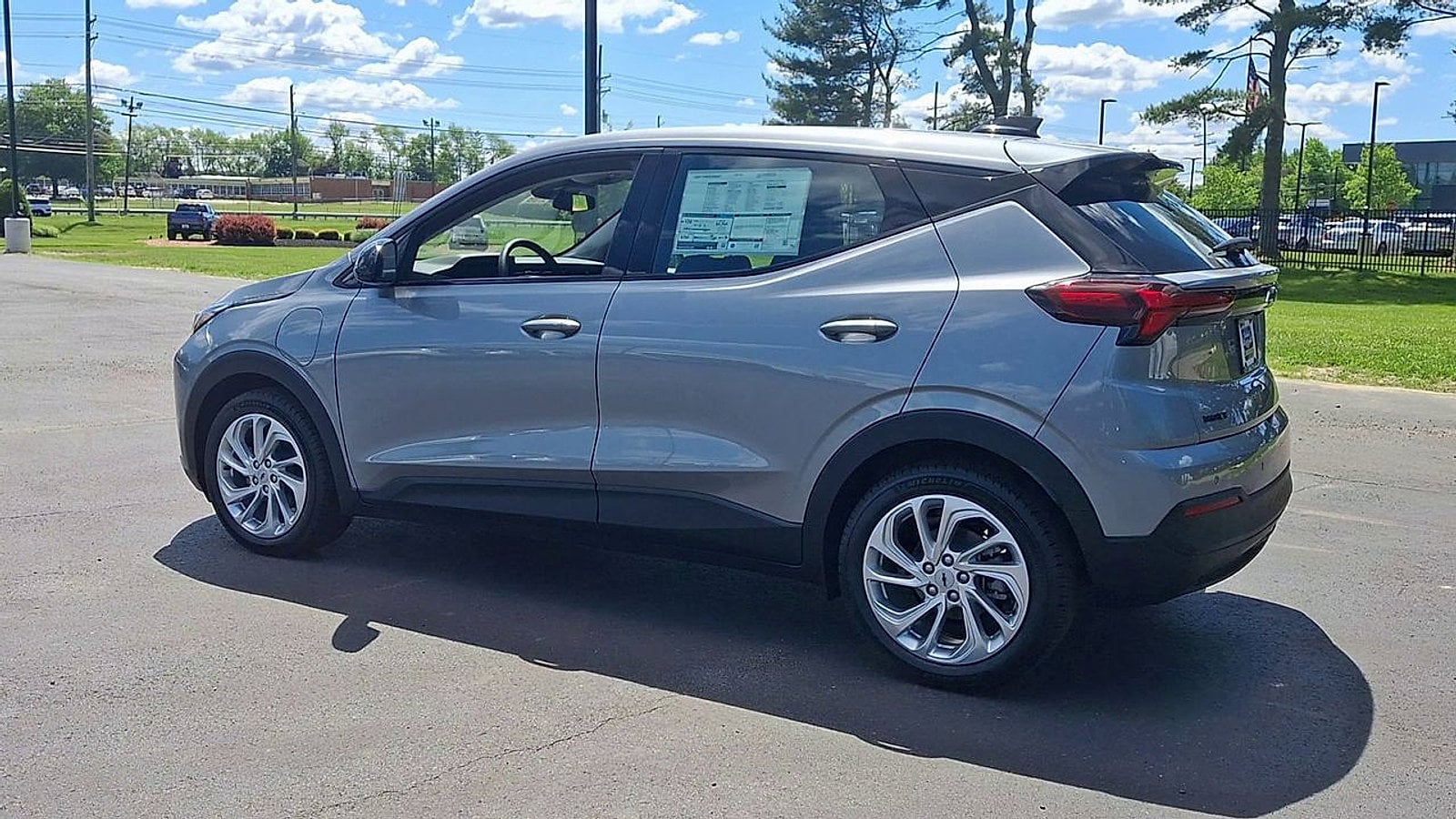 2027 Chevrolet Bolt LT - Photo 8