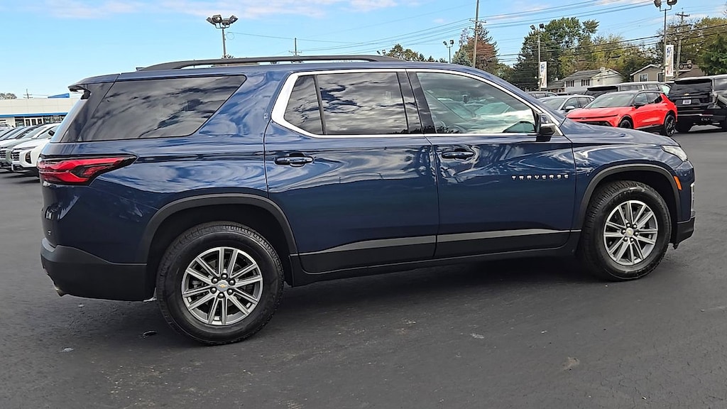 Used 2023 Chevrolet Traverse LT Cloth SUV