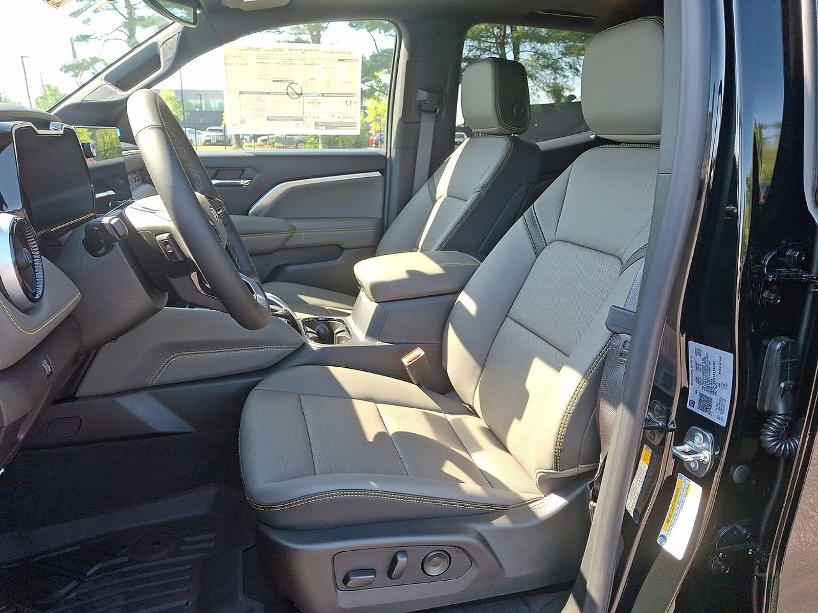 2026 Chevrolet Colorado ZR2 - Photo 14