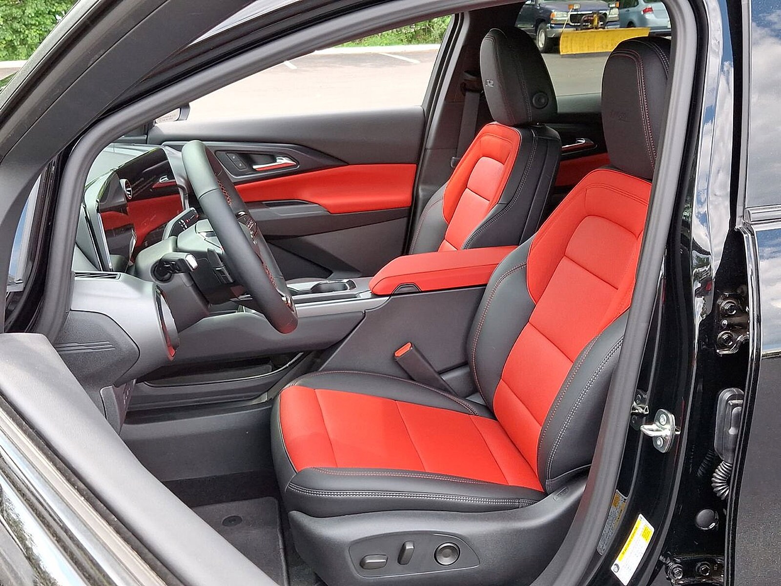 2025 Chevrolet Equinox EV RS - Photo 14