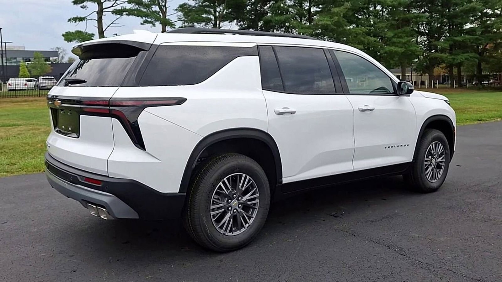 2026 Chevrolet Traverse photo 2