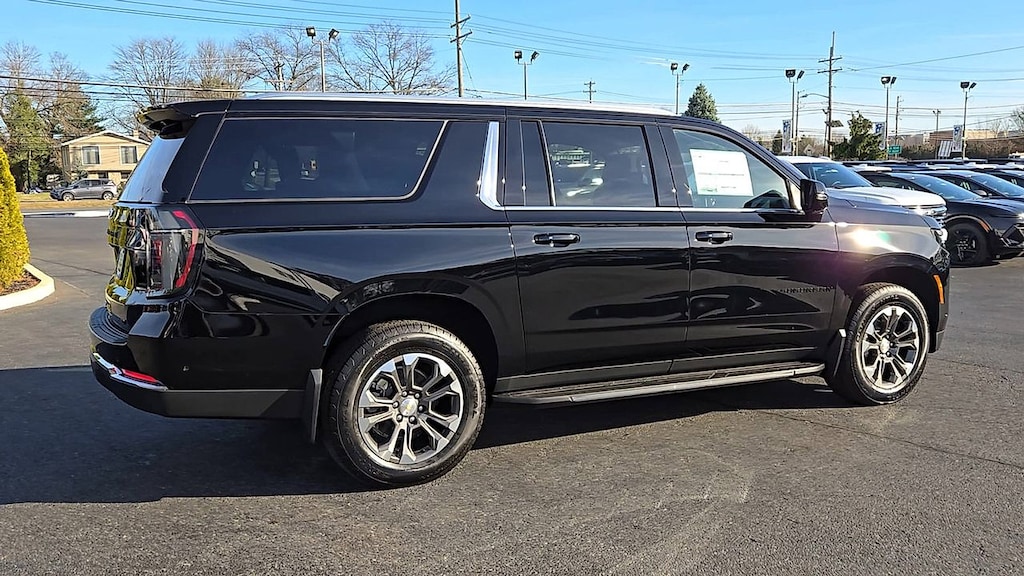 New 2026 Chevrolet Suburban LT SUV