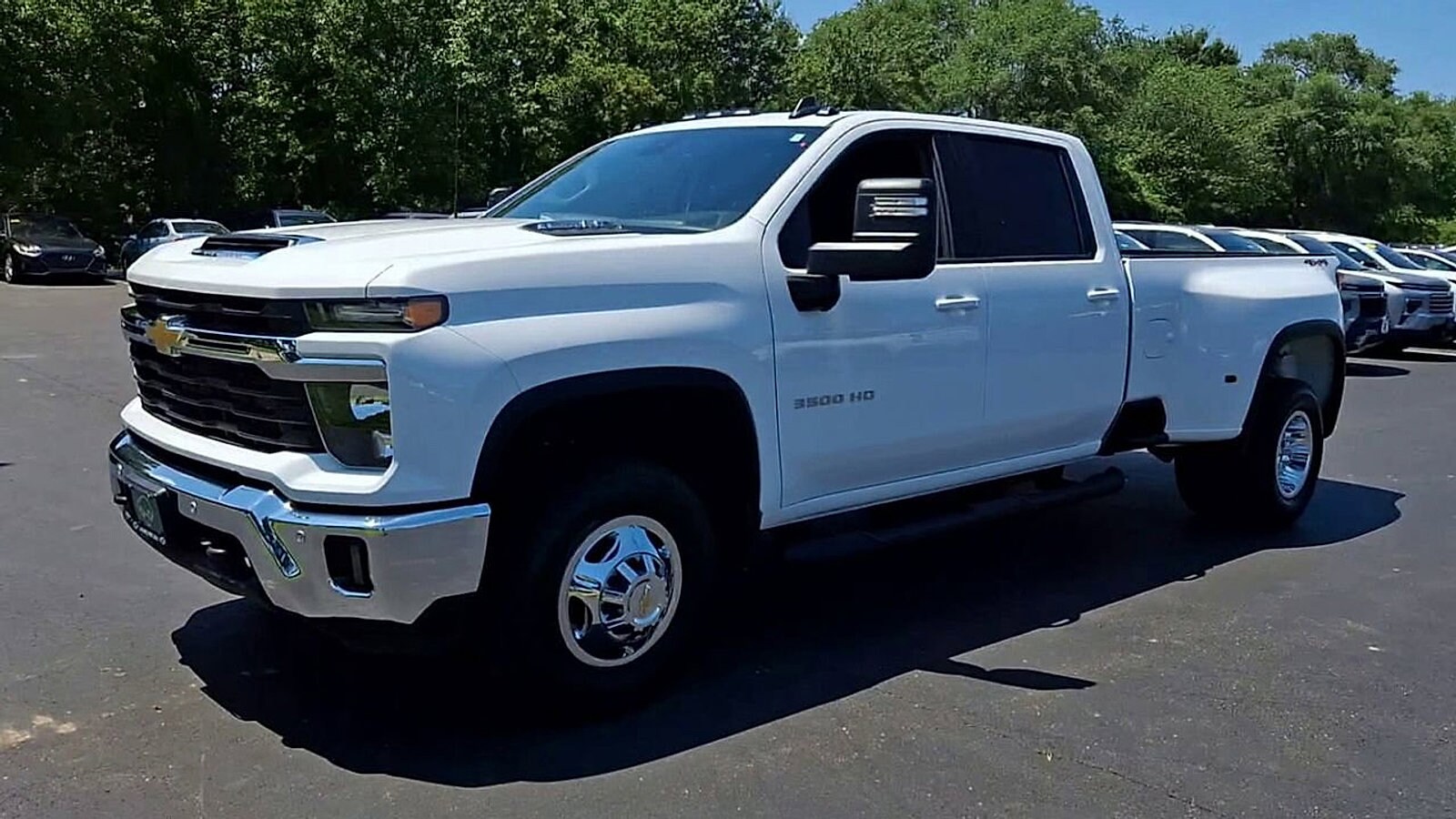 2025 Chevrolet Silverado 3500HD LT photo 4
