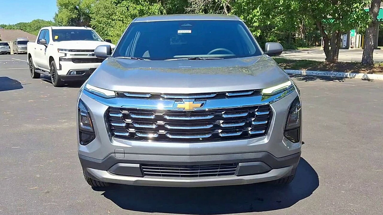 2026 Chevrolet Equinox LT photo 2