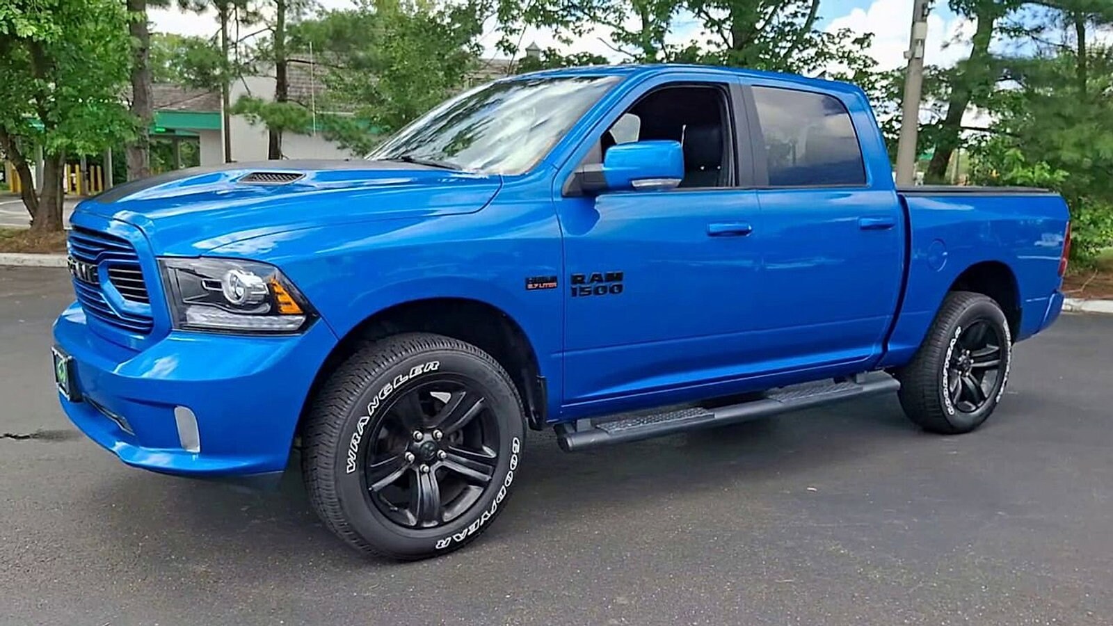 2018 Ram 1500 Sport photo 4
