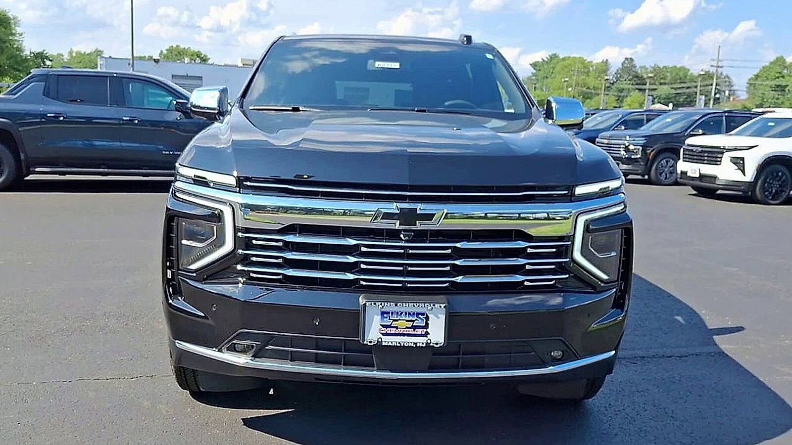 2025 Chevrolet Suburban Premier photo 2