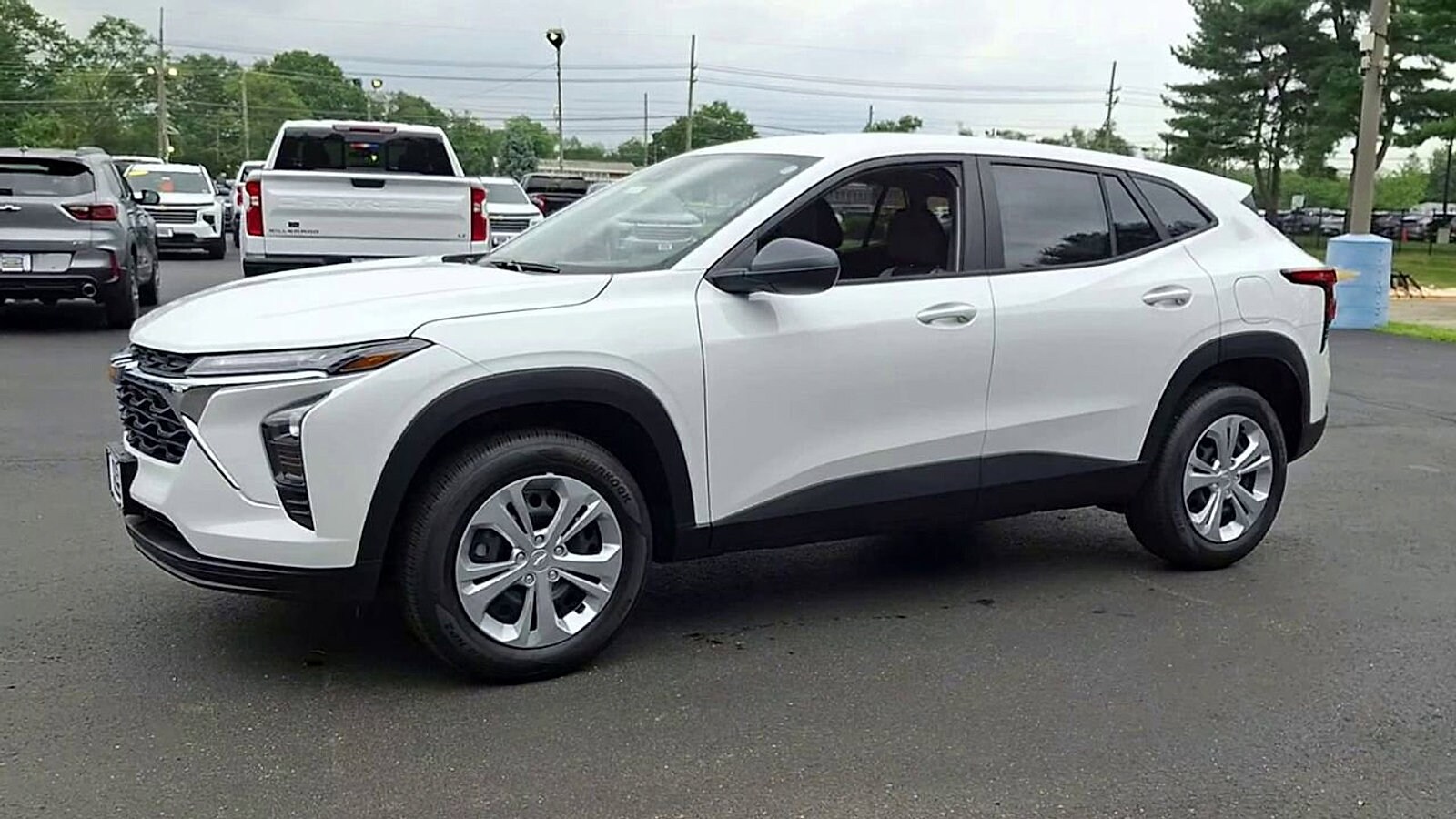2025 Chevrolet Trax LS photo 3