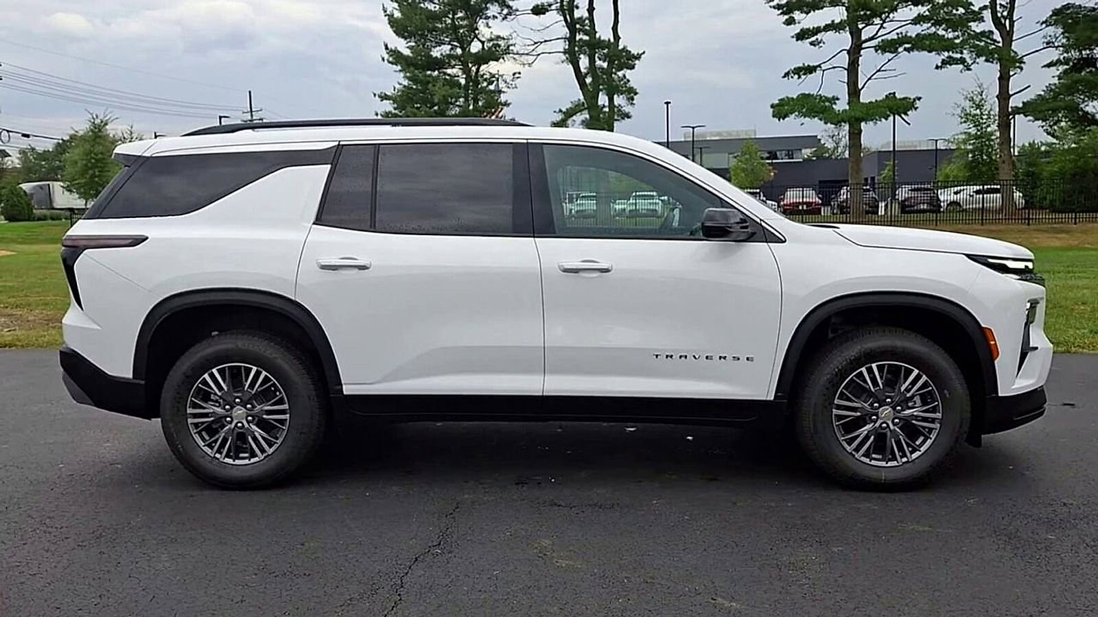 2026 Chevrolet Traverse photo 3