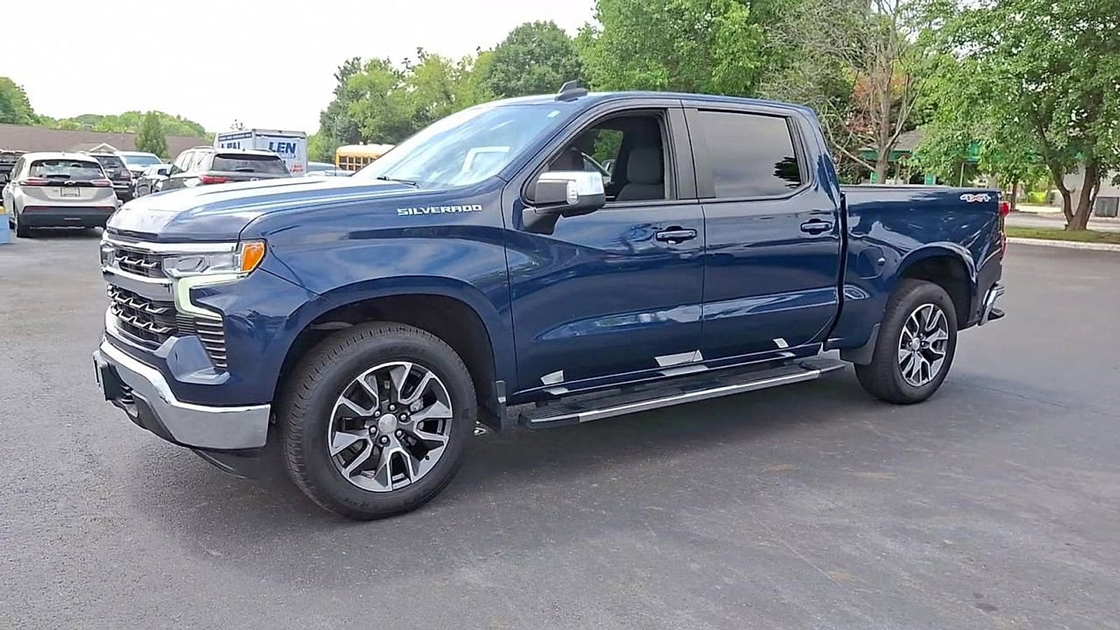 2022 Chevrolet Silverado 1500 LT photo 4