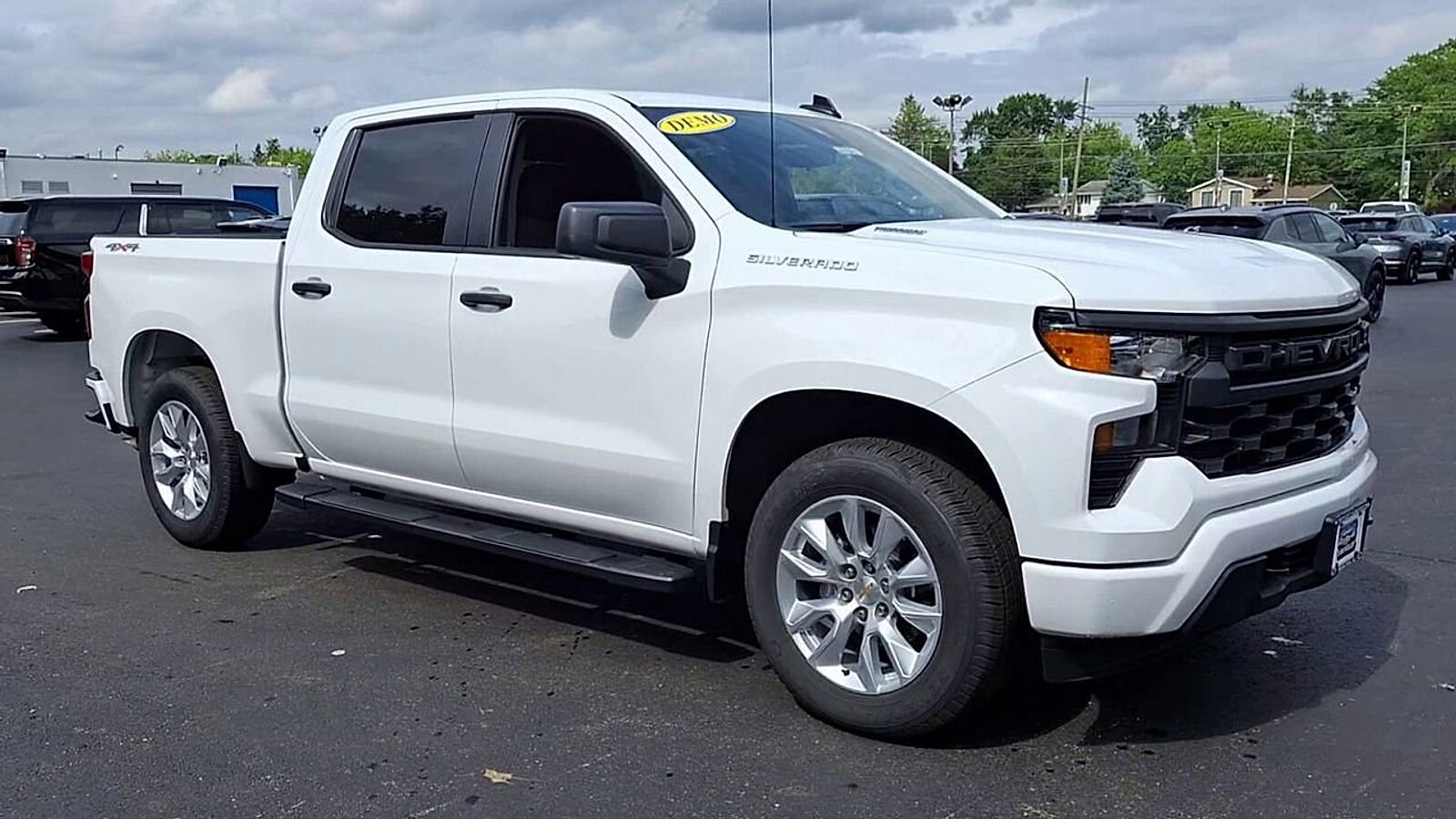 2025 Chevrolet Silverado 1500 Custom photo 2