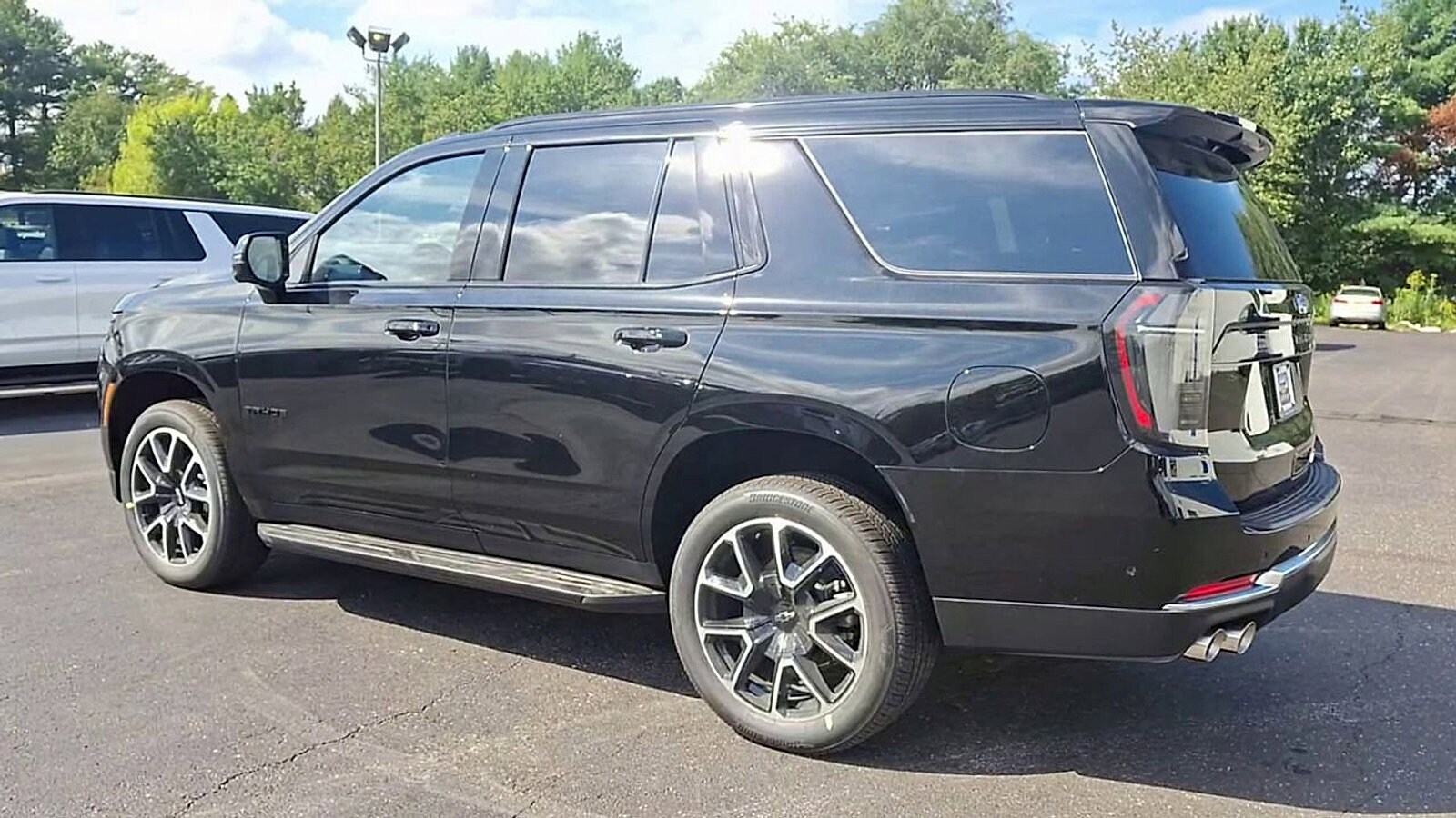 2025 Chevrolet Tahoe RST photo 2