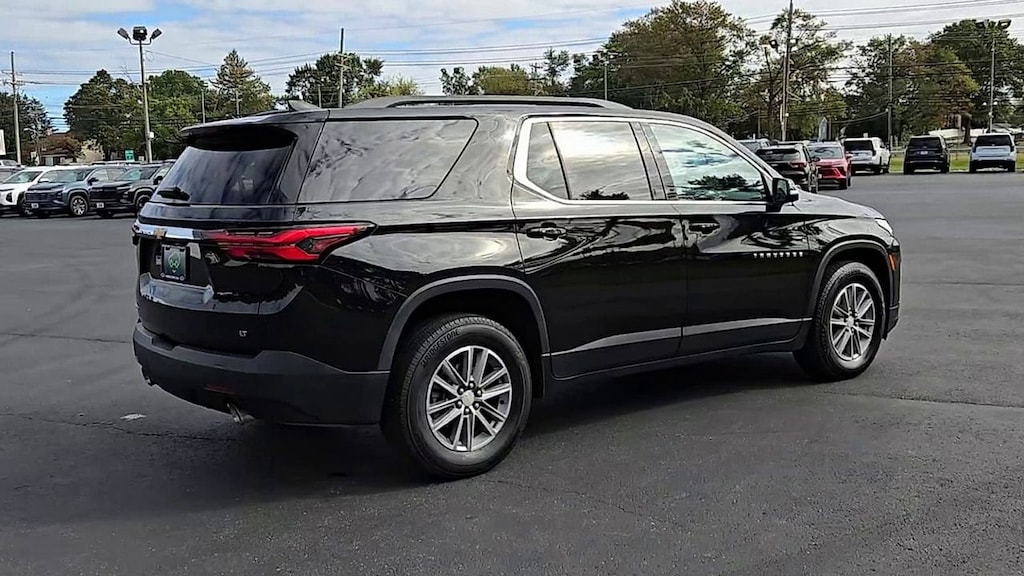Used 2023 Chevrolet Traverse LT Cloth SUV