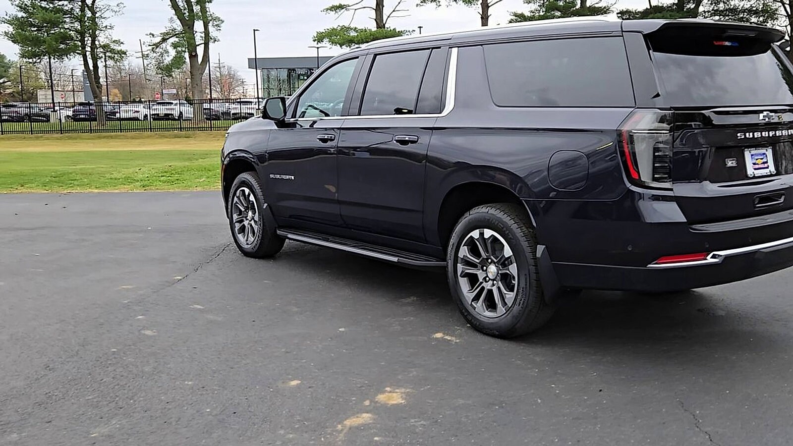 2026 Chevrolet Suburban LT photo 2