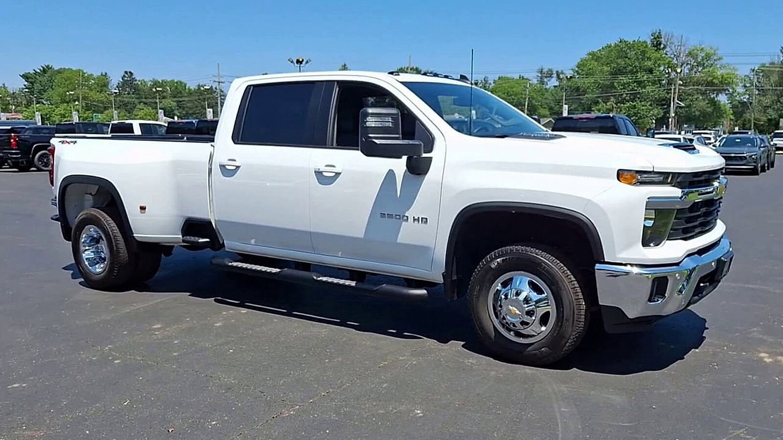 2025 Chevrolet Silverado 3500HD LT photo 2