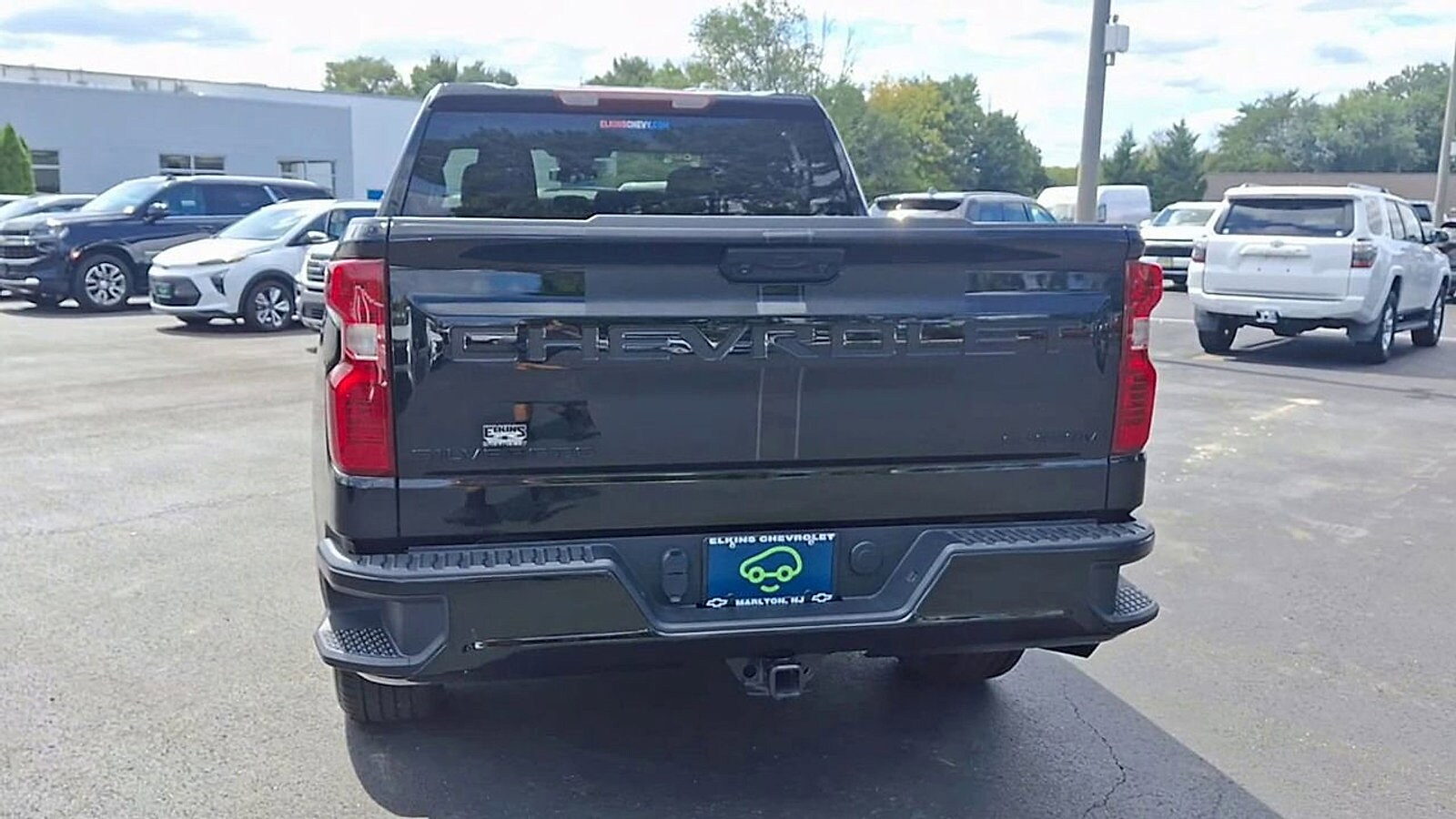 2022 Chevrolet Silverado 1500 Custom photo 2