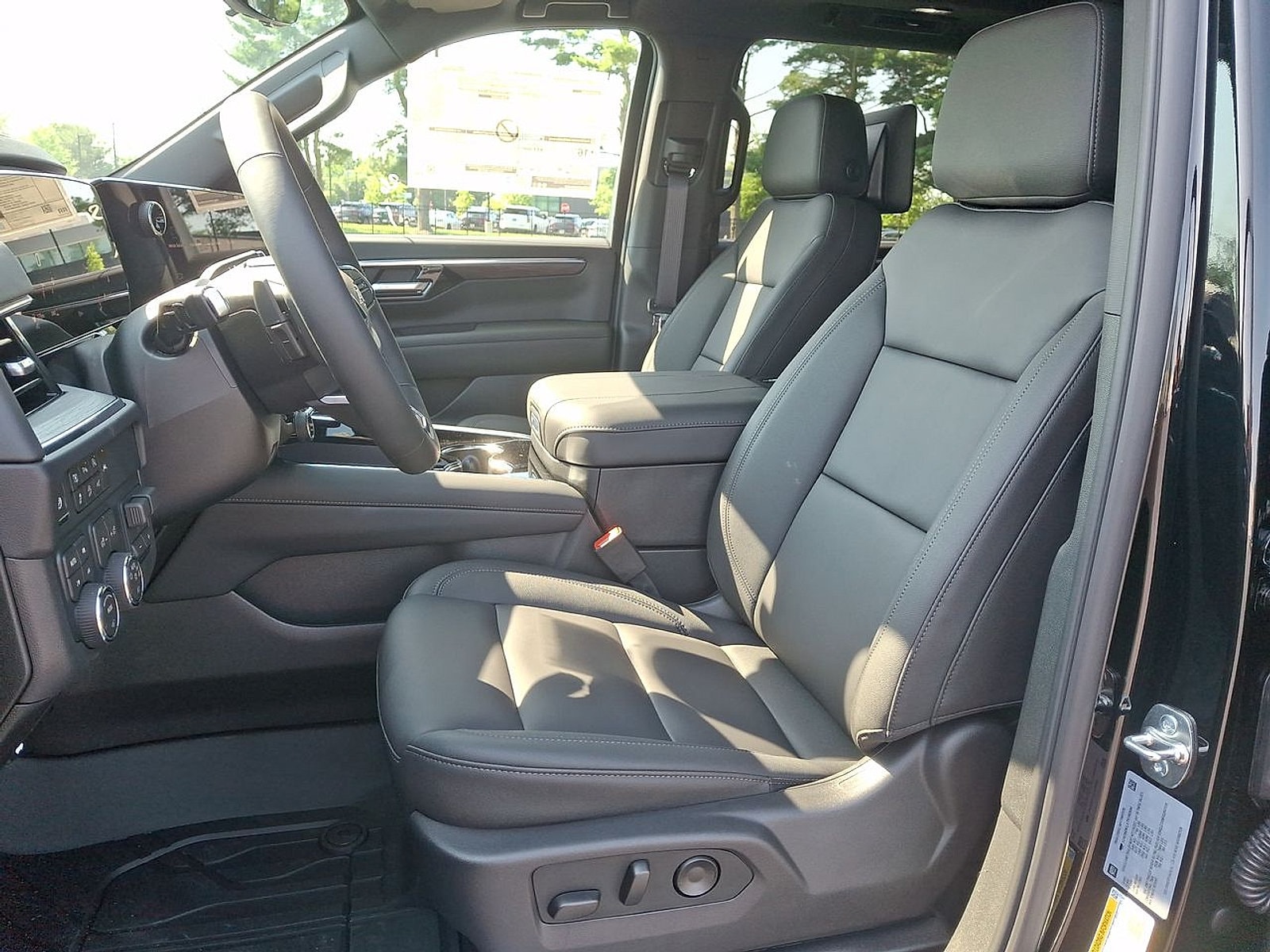 2026 Chevrolet Suburban Z71 - Photo 14