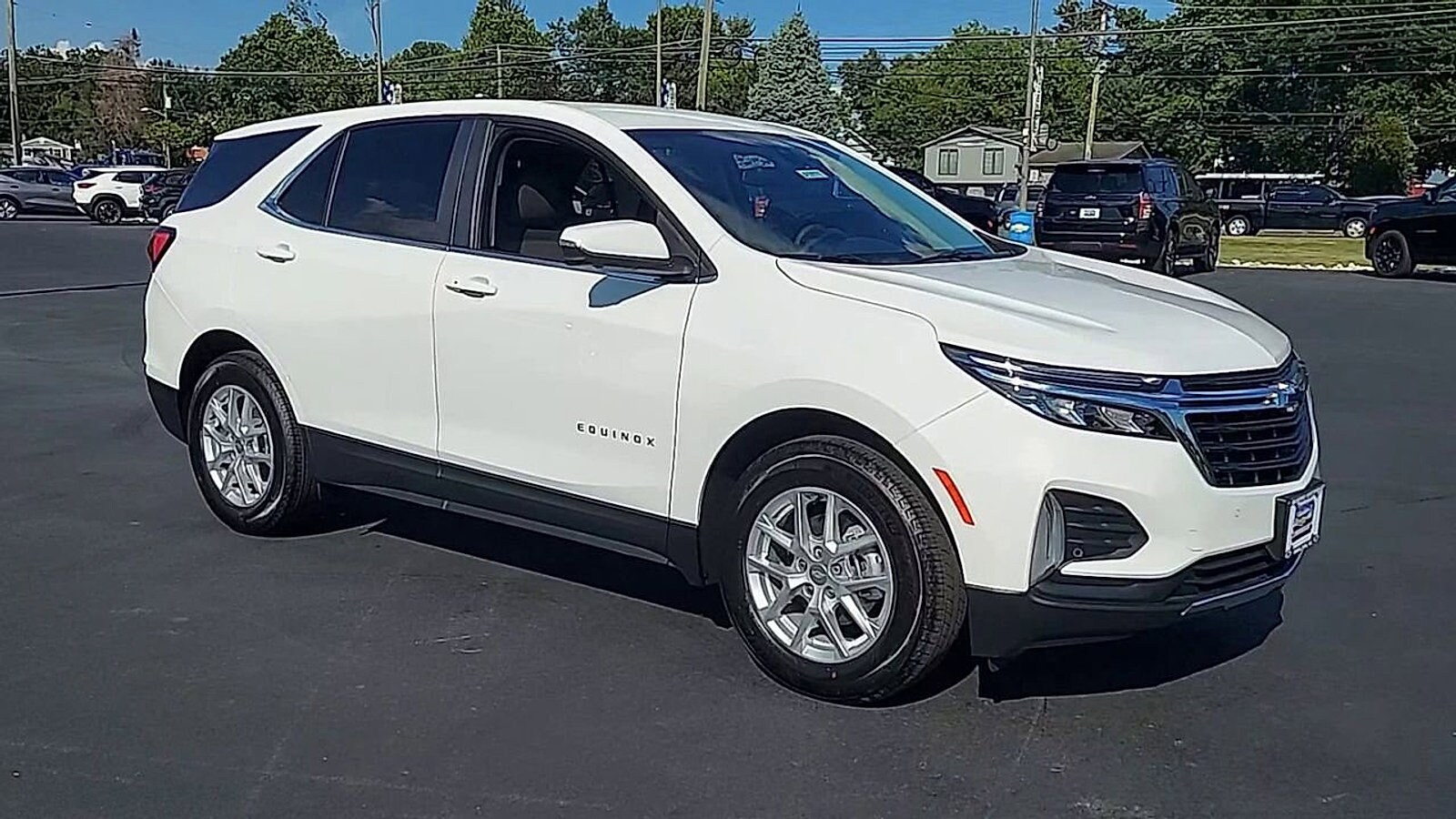2022 Chevrolet Equinox LT photo 2