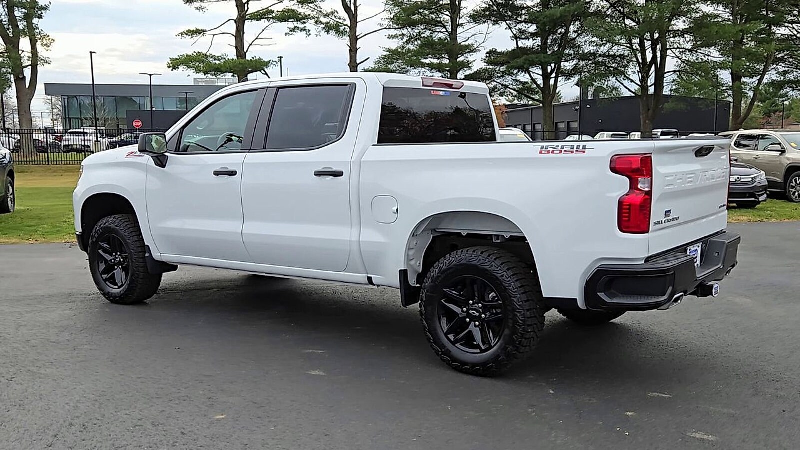2025 Chevrolet Silverado 1500 Custom Trail Boss photo 2