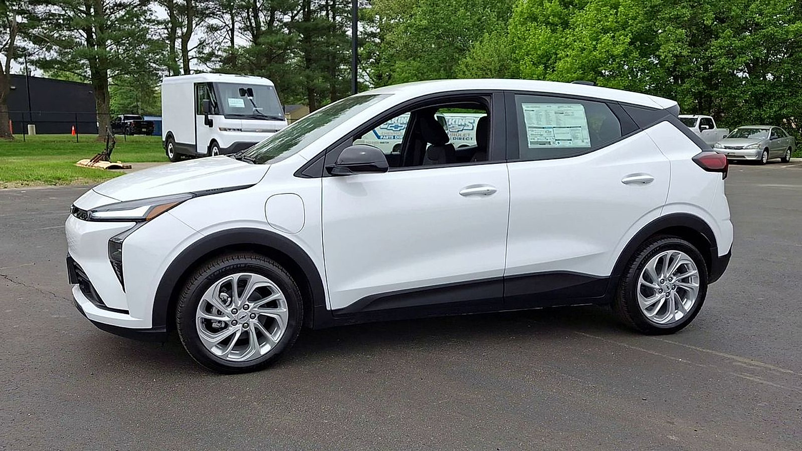 2027 Chevrolet Bolt LT - Photo 7