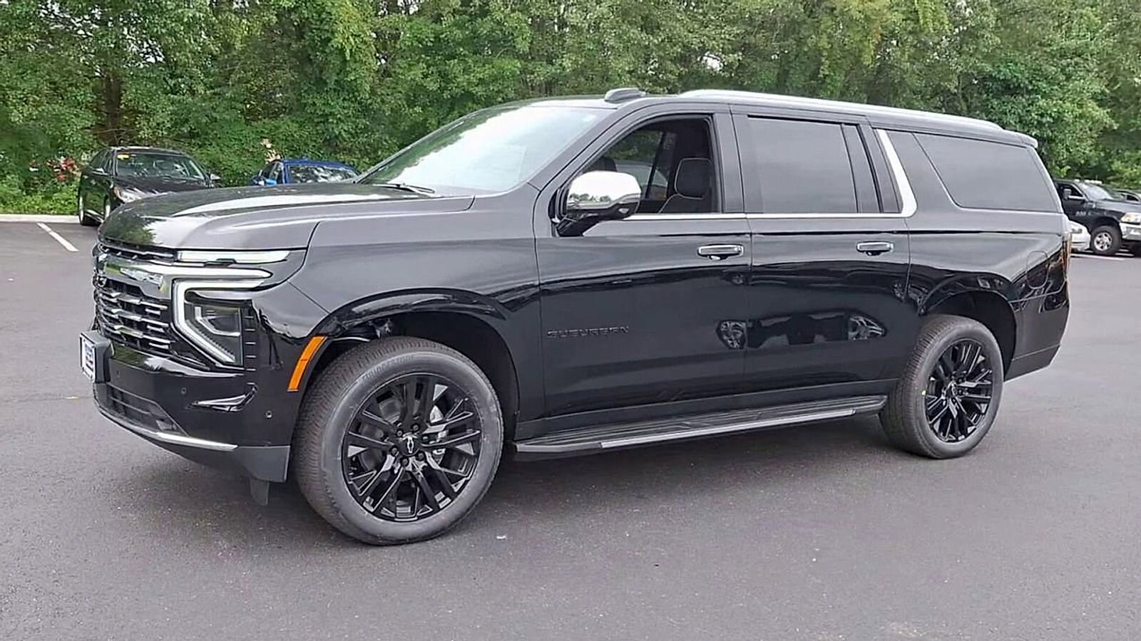 2025 Chevrolet Suburban Premier photo 3