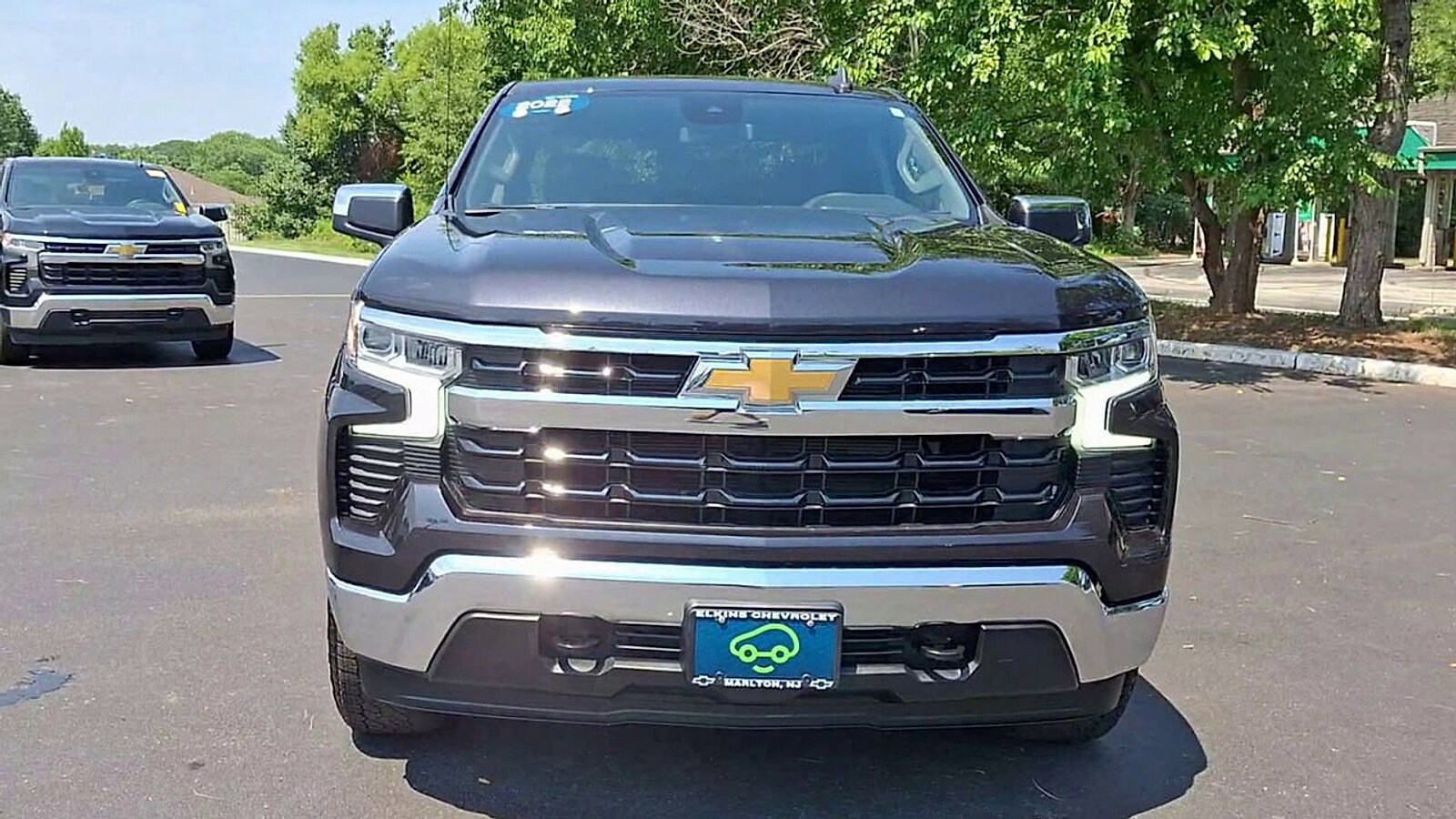 2022 Chevrolet Silverado 1500 LT photo 3