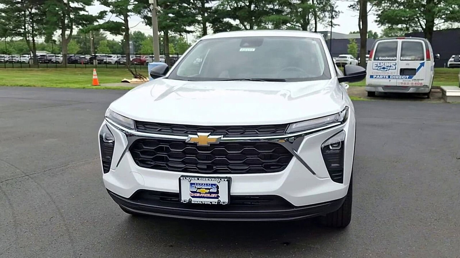2025 Chevrolet Trax LS photo 2
