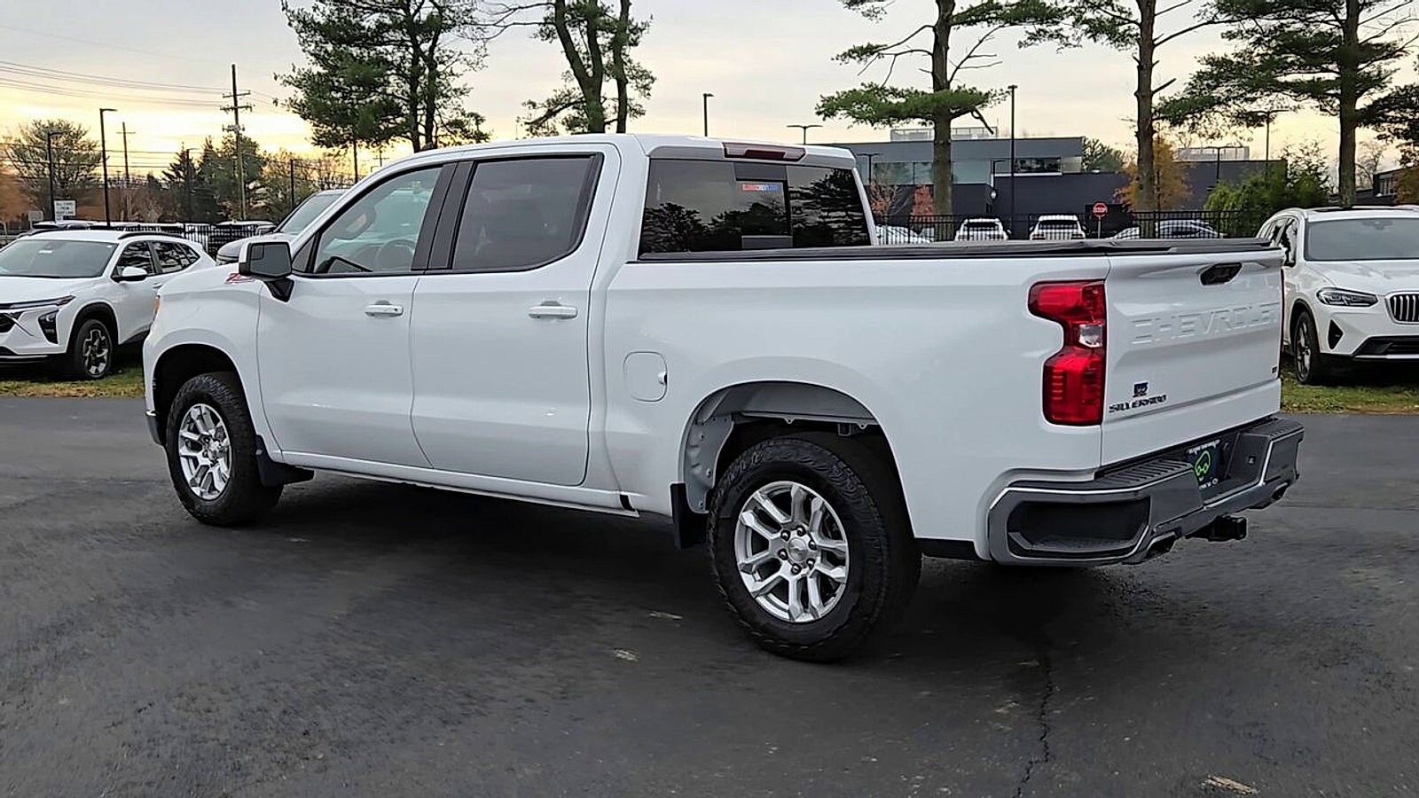 2023 Chevrolet Silverado 1500 LT photo 2