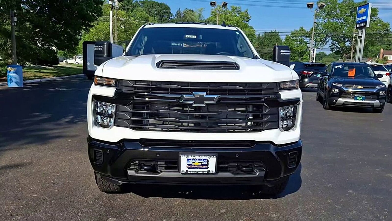 2025 Chevrolet Silverado 2500HD Custom photo 3