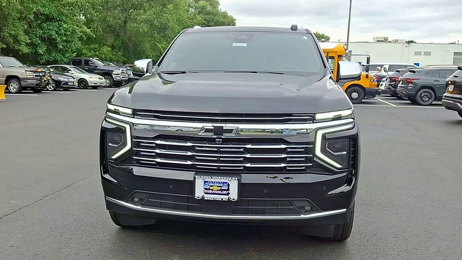 2025 Chevrolet Suburban Premier photo 2