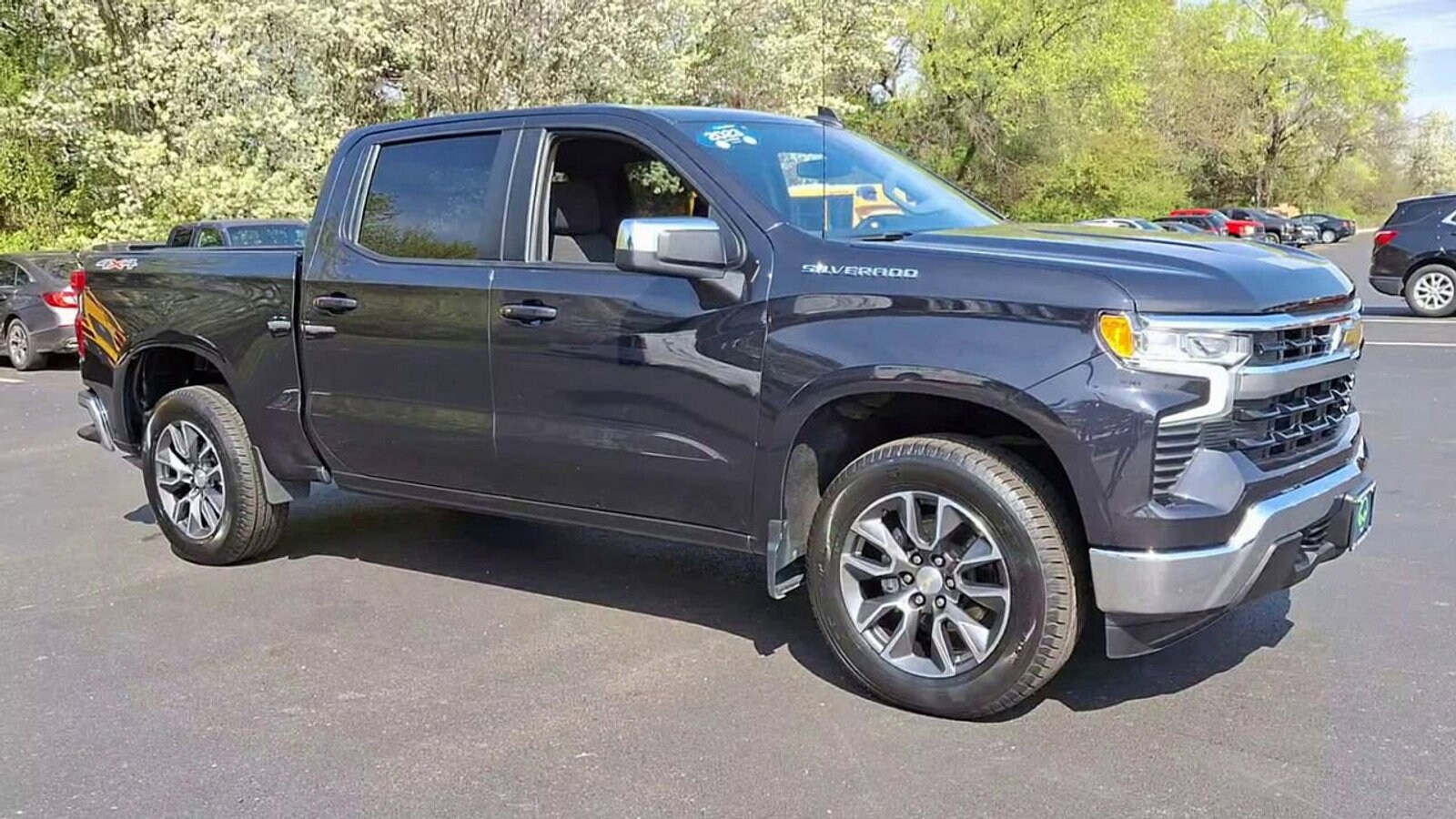 2023 Chevrolet Silverado 1500 LT photo 2
