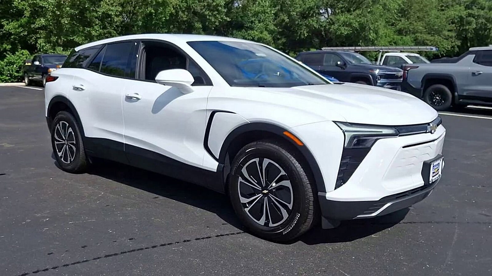 2025 Chevrolet Blazer EV photo 2