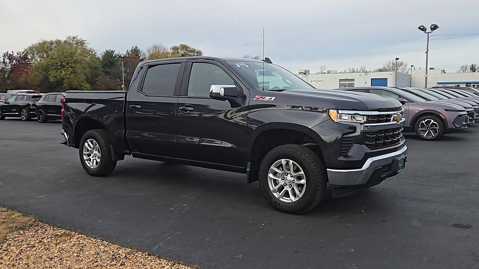 2023 Chevrolet Silverado 1500 LT photo 2