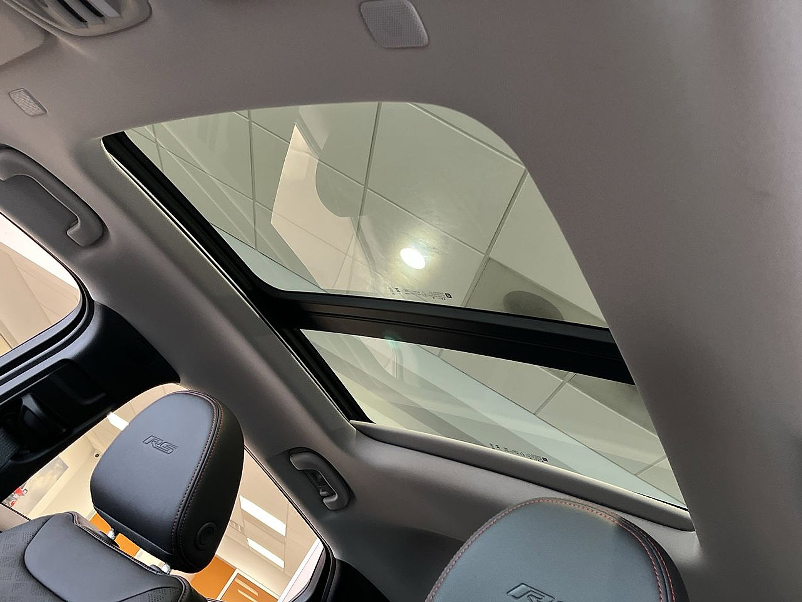 2027 Chevrolet Bolt RS - Photo 7