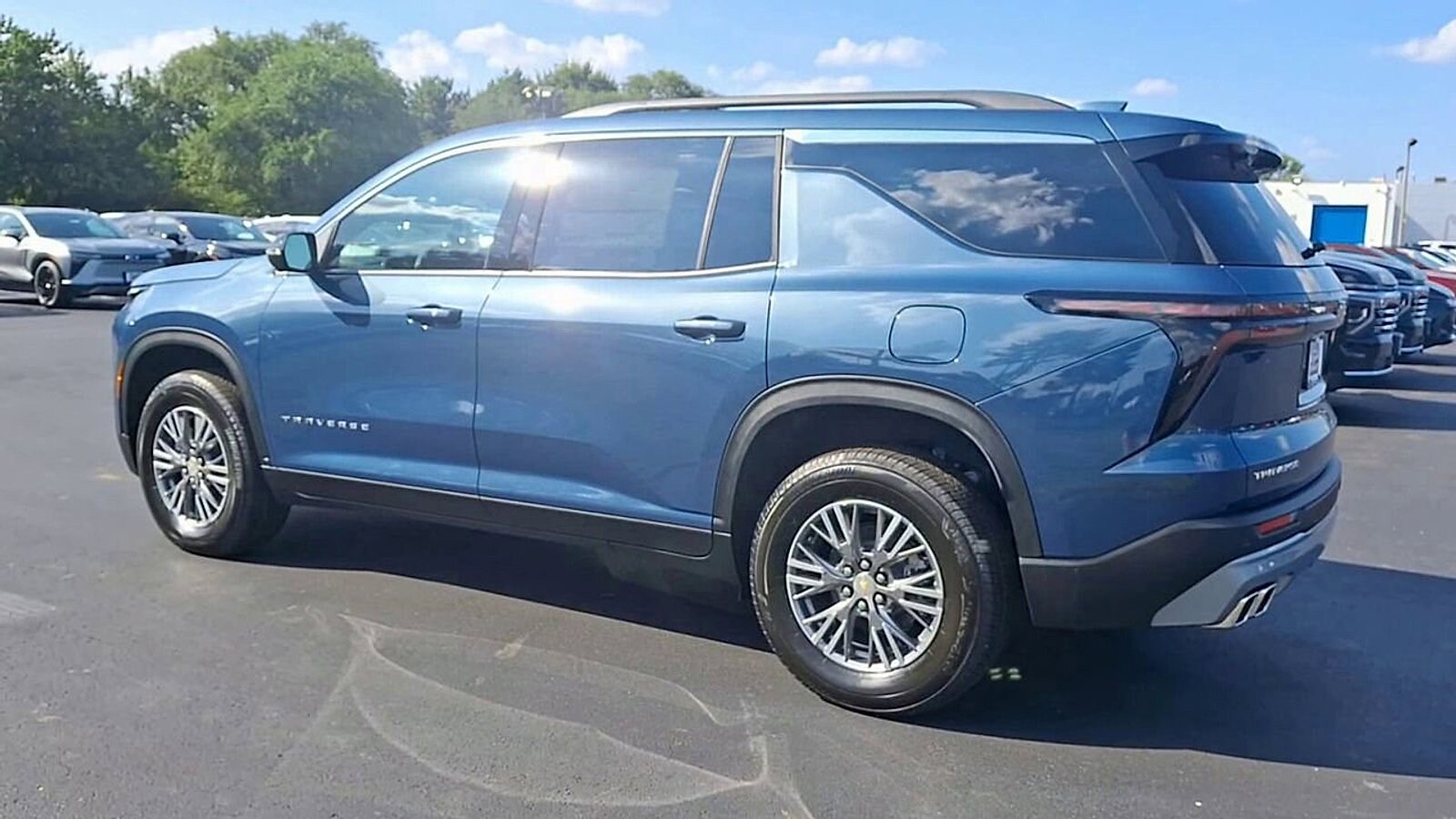 2026 Chevrolet Traverse photo 3