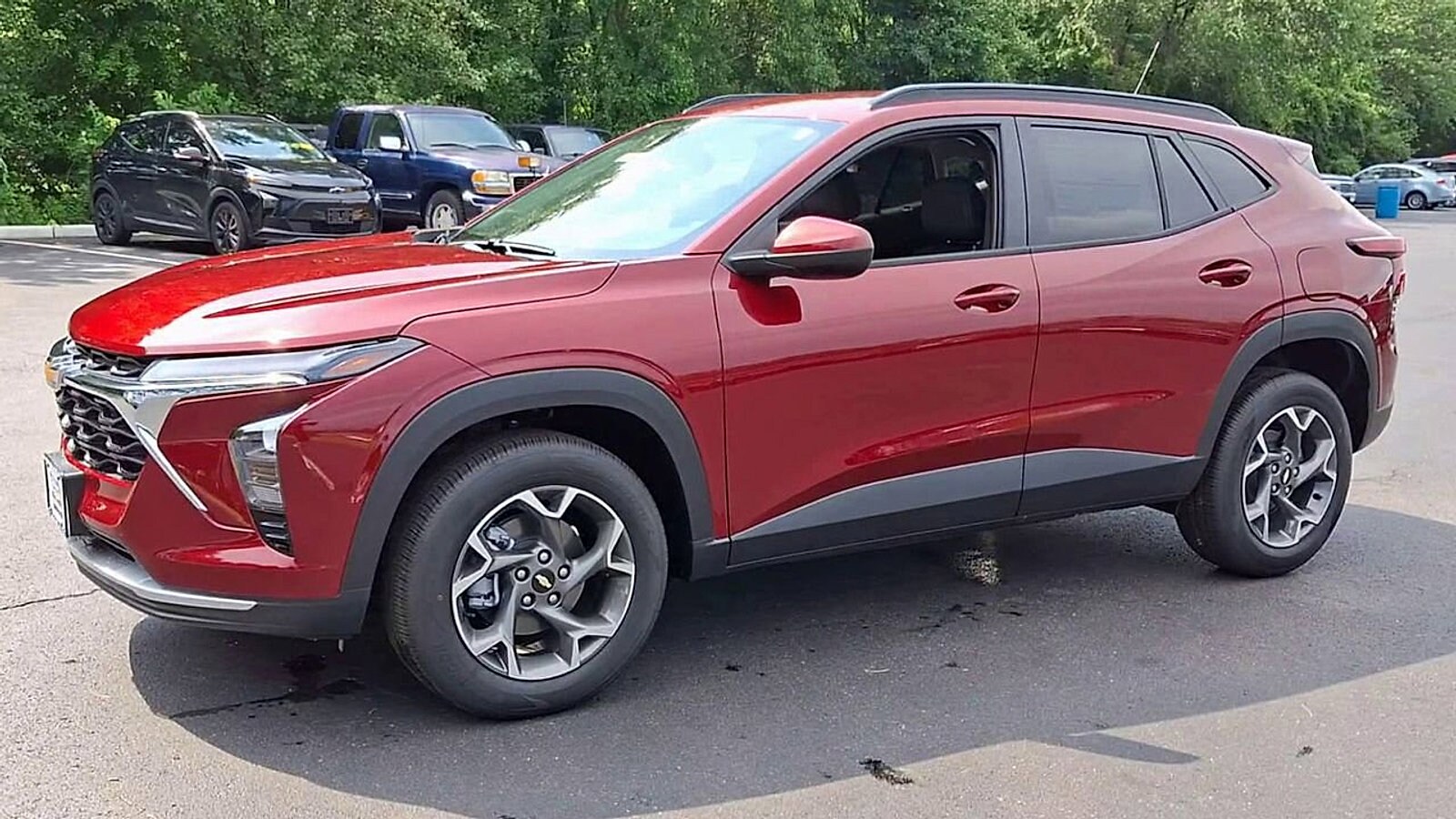 2025 Chevrolet Trax LT photo 4