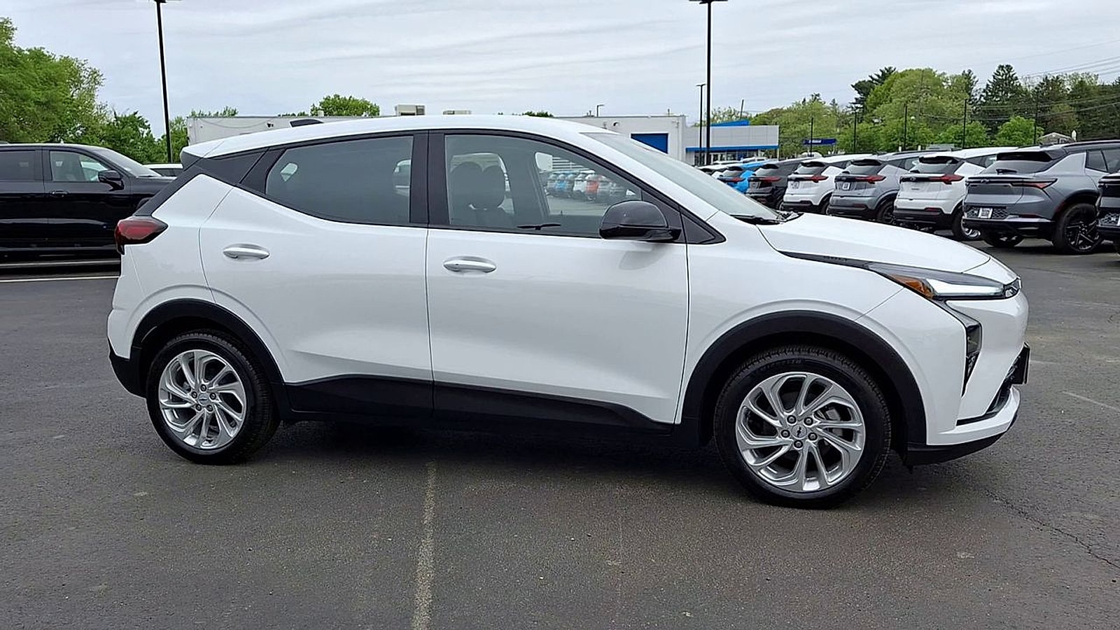 2027 Chevrolet Bolt LT - Photo 4