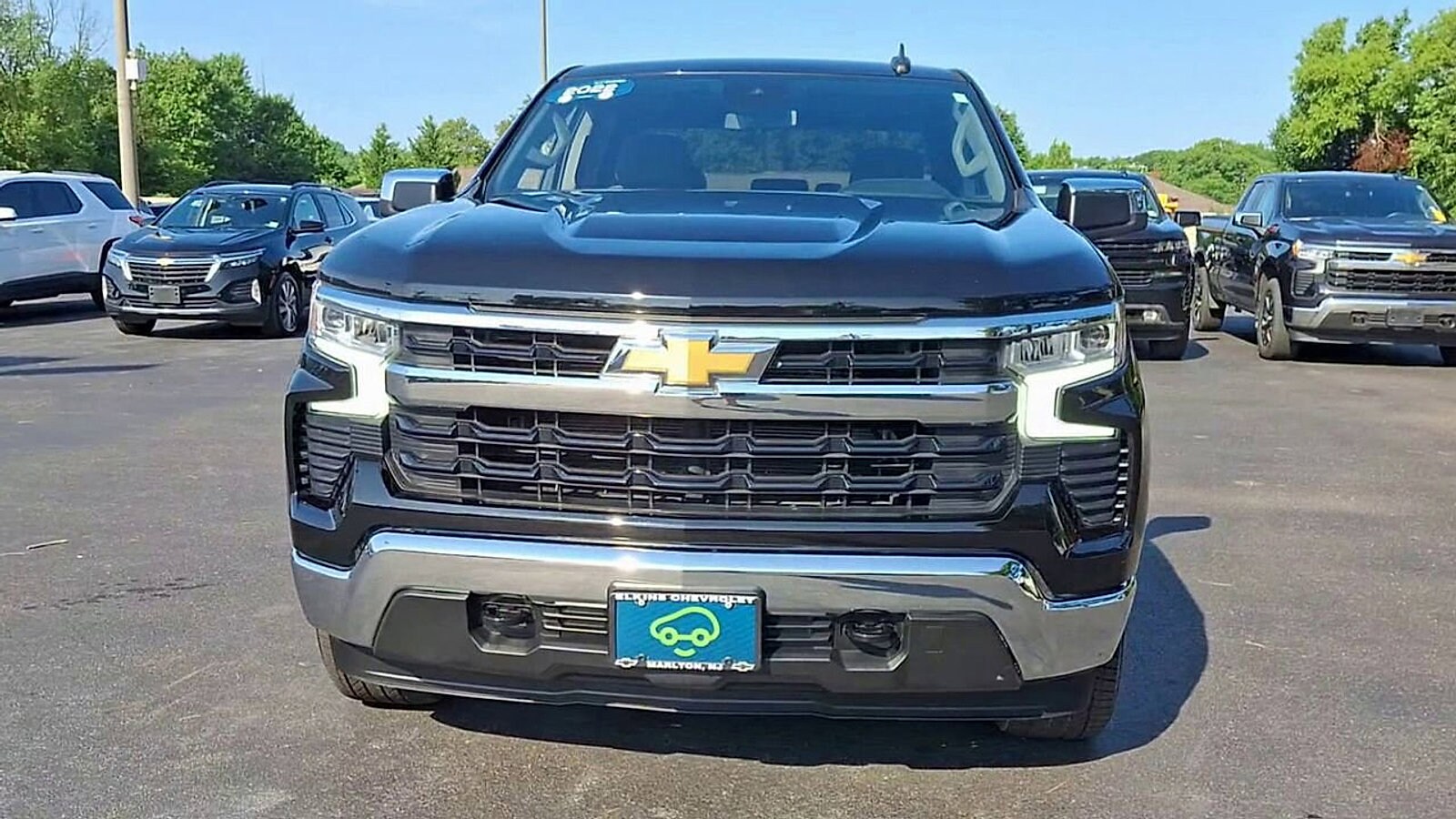 2022 Chevrolet Silverado 1500 LT photo 3