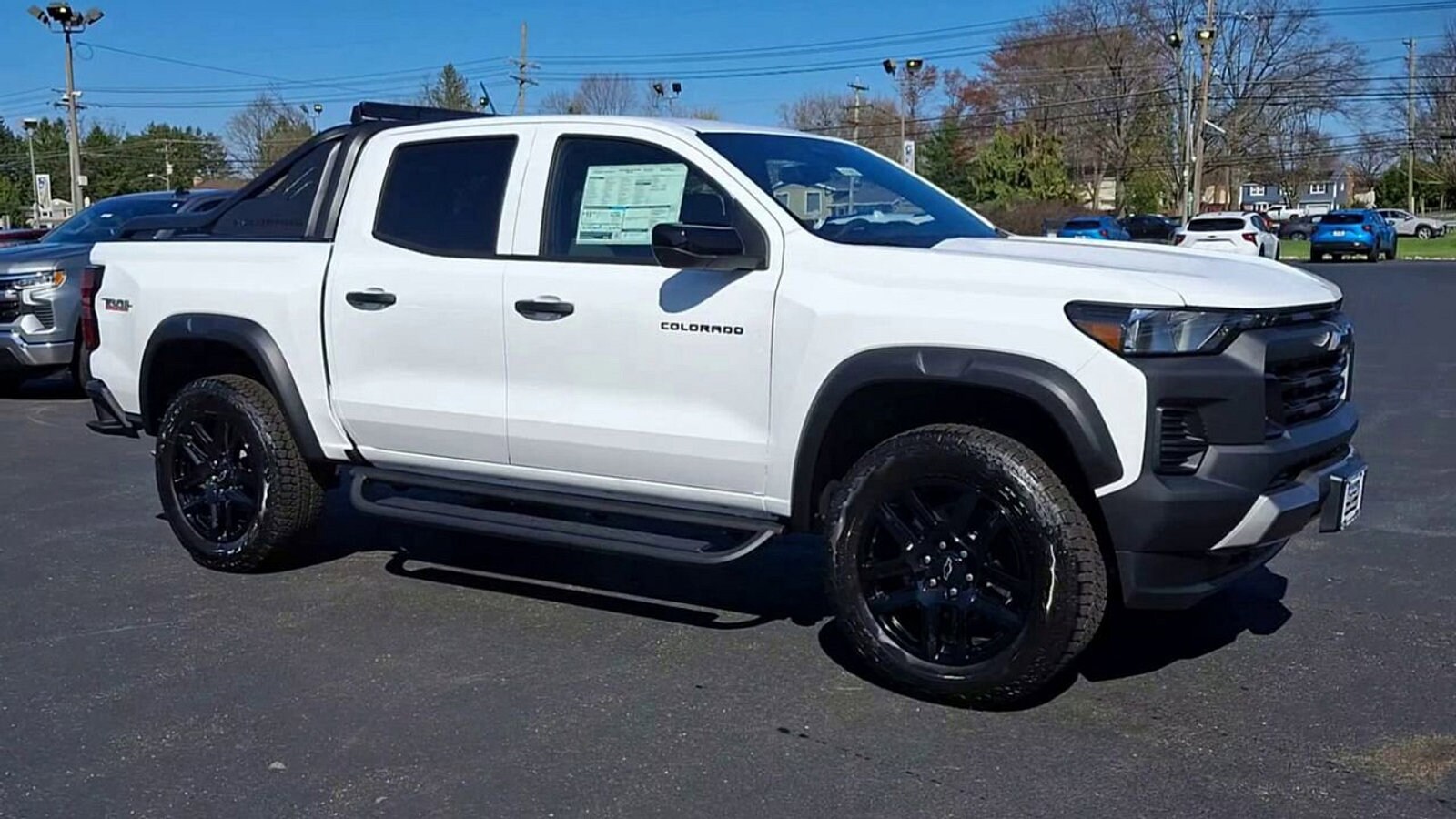 2025 Chevrolet Colorado Trail Boss photo 2