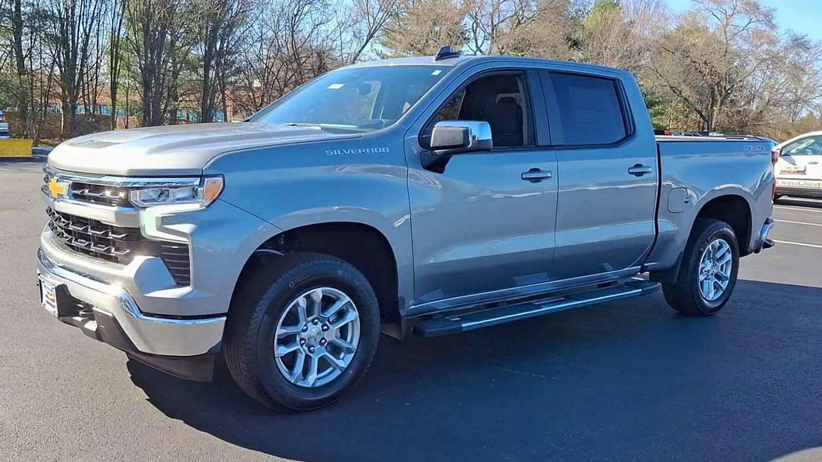 2025 Chevrolet Silverado 1500 LT photo 4