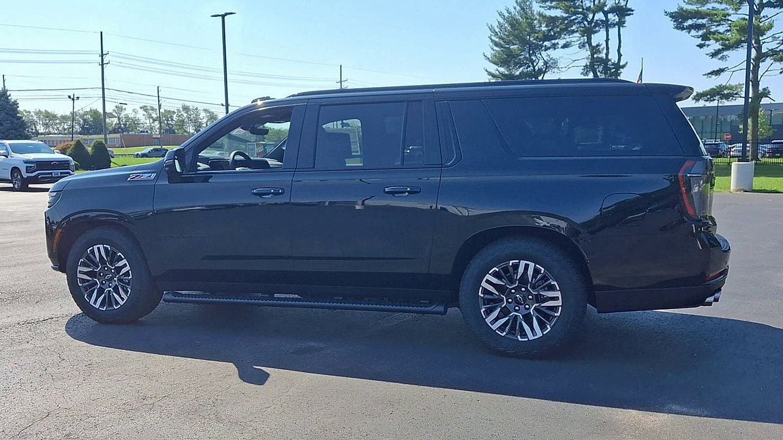 2026 Chevrolet Suburban Z71 - Photo 8