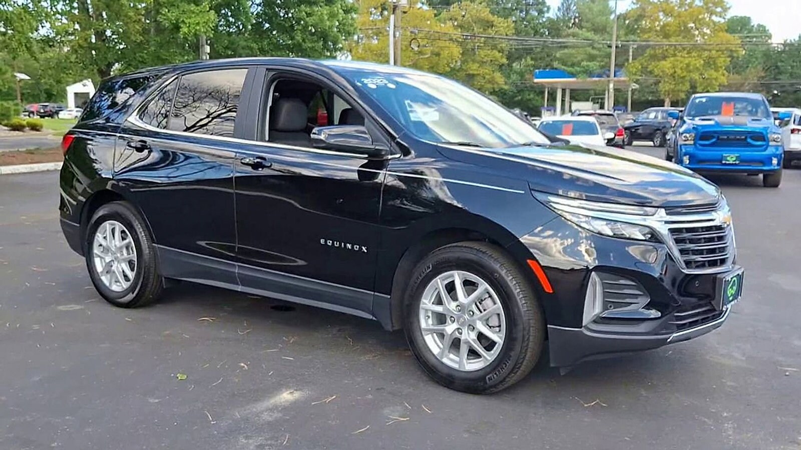2023 Chevrolet Equinox LT photo 2