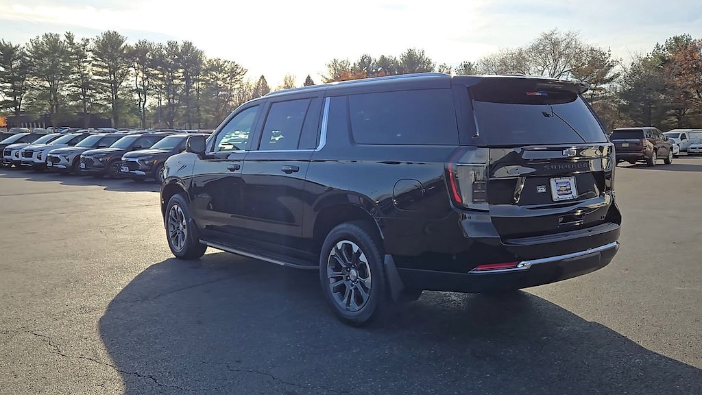 New 2026 Chevrolet Suburban LT SUV