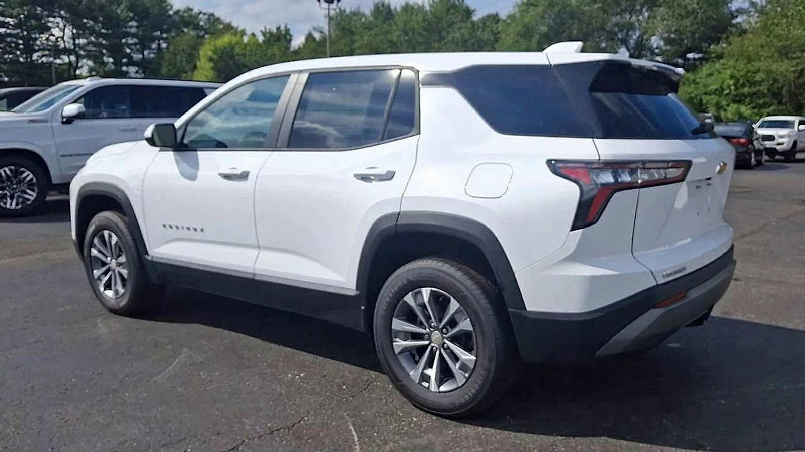 2026 Chevrolet Equinox LT photo 3