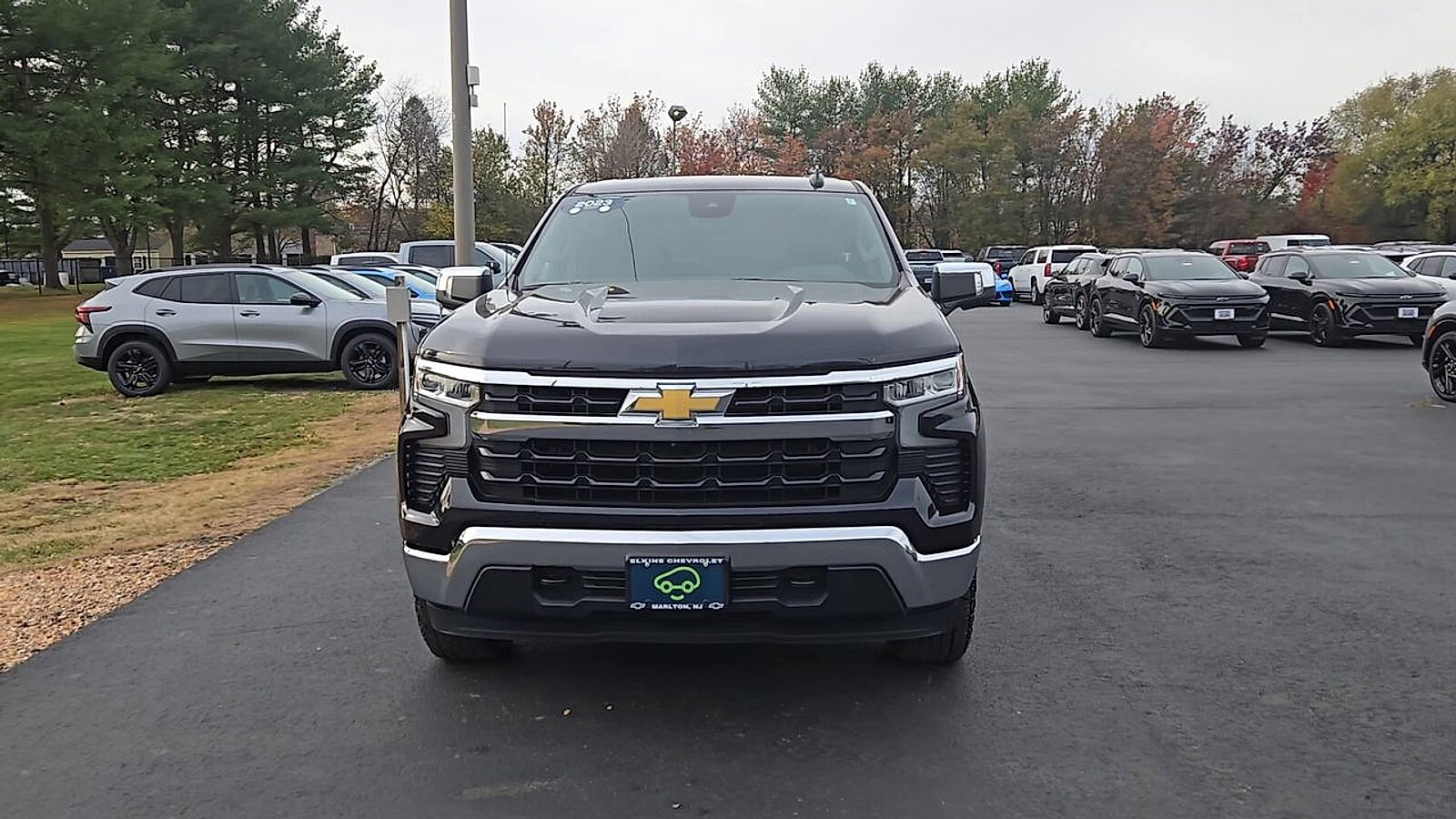 2023 Chevrolet Silverado 1500 LT photo 3