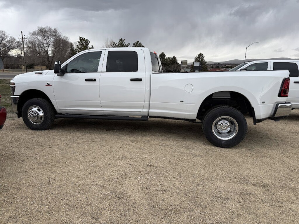 New 2026 Ram 3500 TRADESMAN CREW CAB 4X4 8' BOX Pickup