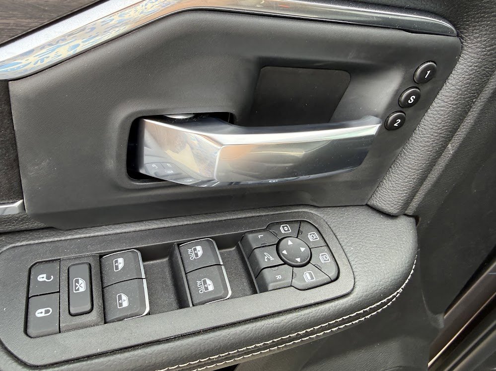 2026 RAM 3500 Laramie - Photo 12