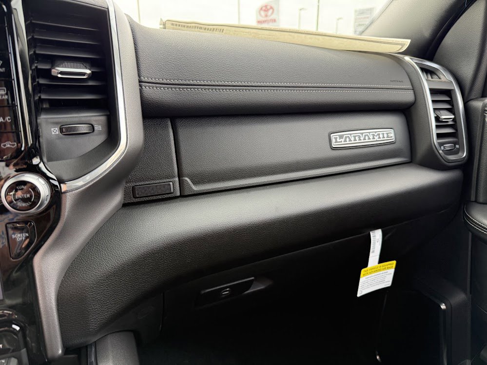 2026 RAM 3500 Laramie - Photo 15