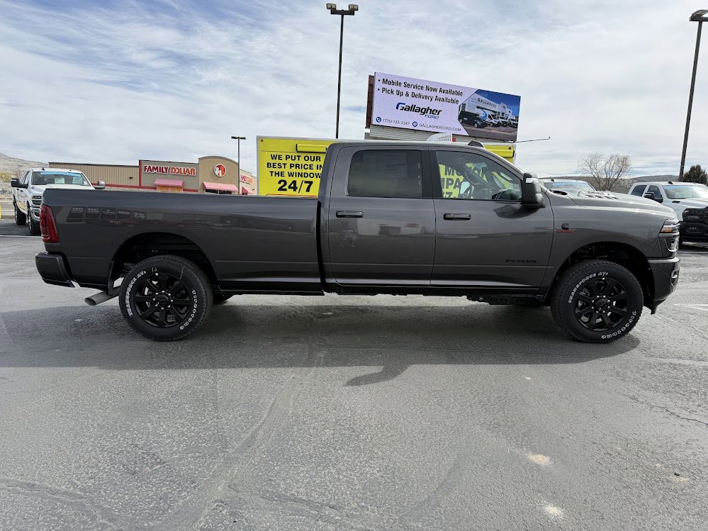 2026 RAM 3500 Laramie - Photo 9
