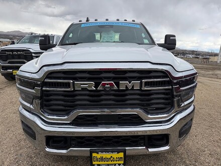 2026 Ram 3500 TRADESMAN CREW CAB 4X4 8' BOX Pickup